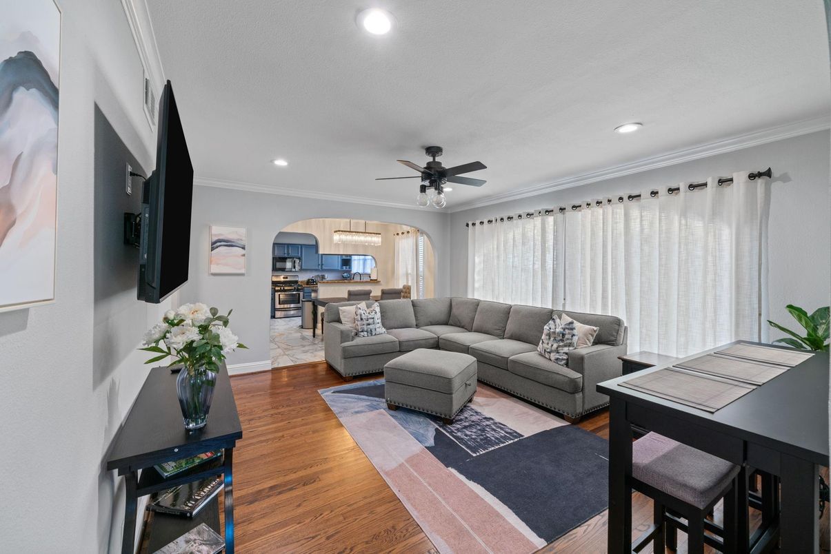 Dining room, Interior, Kitchen, Living room, Pendant Lights, Recessed Lighting, Wood Texture Flooring