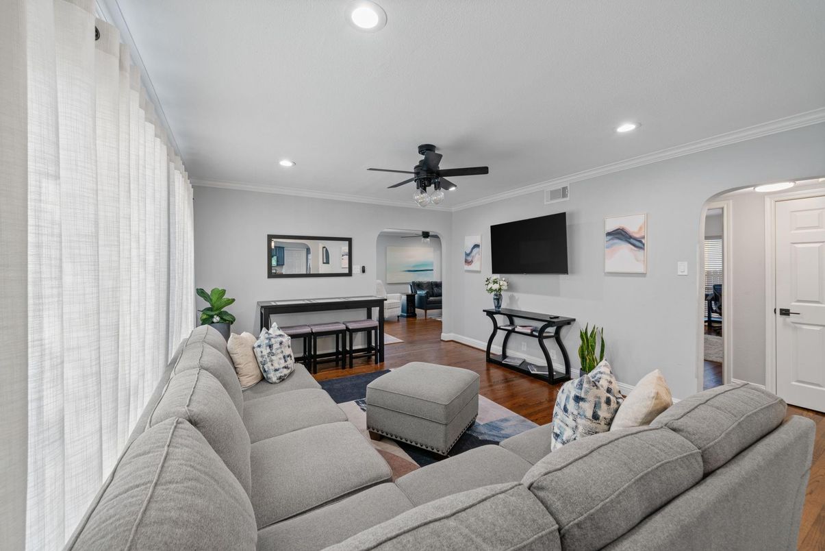 Interior, Living room, Piano, Recessed Lighting, Wood Texture Flooring