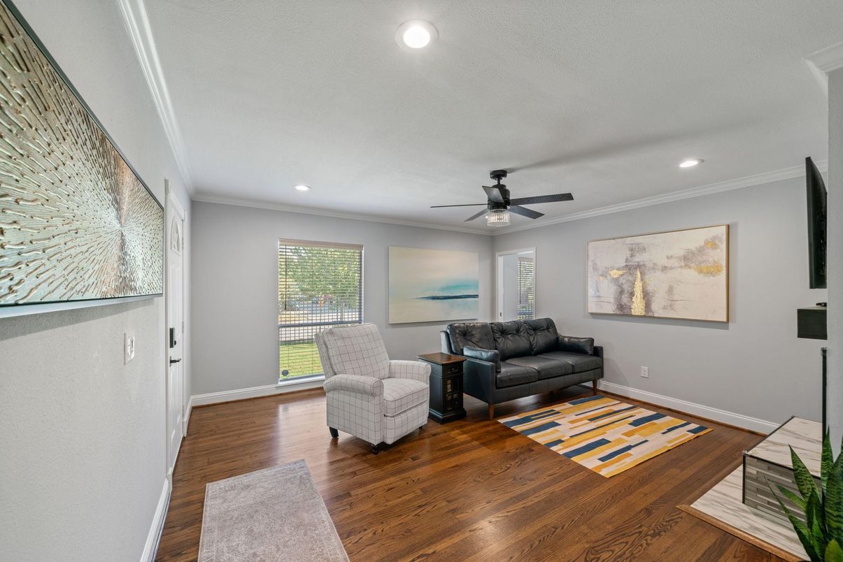 Interior, Recessed Lighting, Wood Texture Flooring