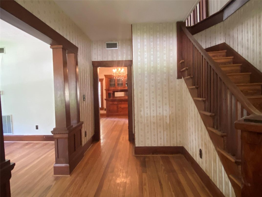 Chandelier, Interior, Wood Texture Flooring