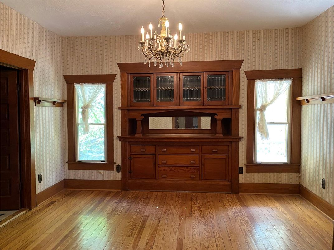 Chandelier, Interior, Wood Texture Flooring