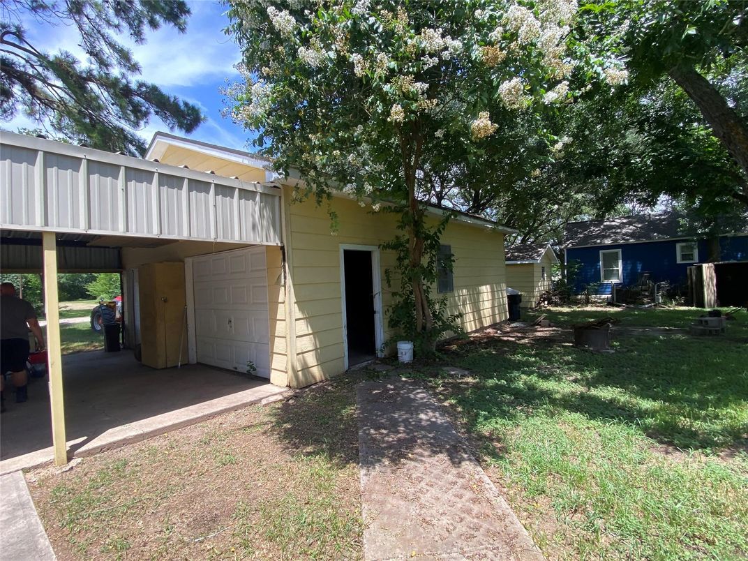 Backyard, Detached Garage, Exterior