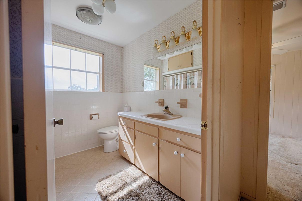 Bathroom, Interior, Tile Countertops