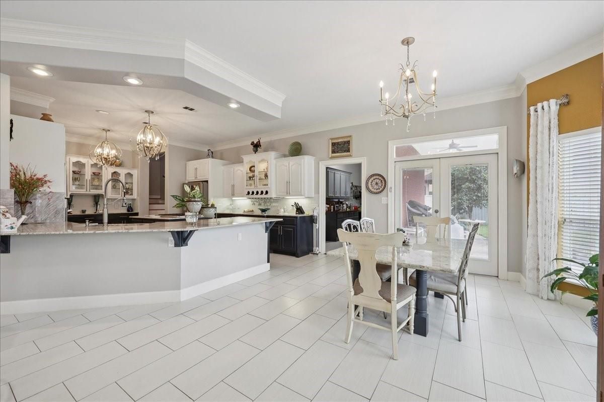 Chandelier, Dining room, Interior, Kitchen, Recessed Lighting