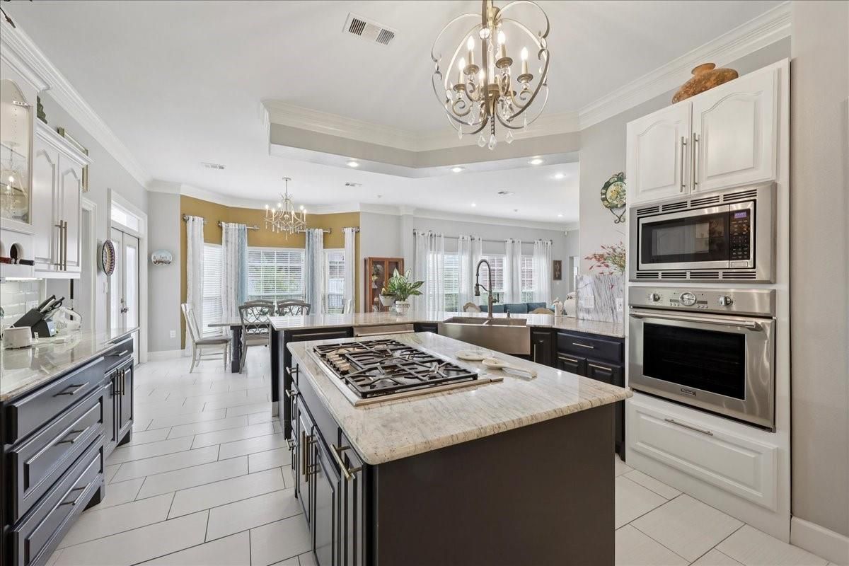 Chandelier, Dining room, Interior, Kitchen, Recessed Lighting, Stainless Steel Appliances