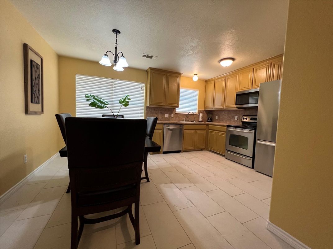 Dining room, Interior, Kitchen, Pendant Lights, Stainless Steel Appliances