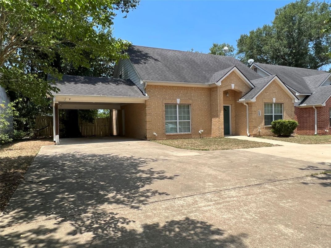 Attached, Exterior, Facade, Brick Facade, Ranch