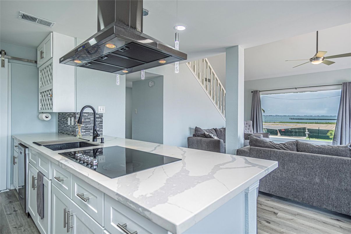 Interior, Kitchen, Recessed Lighting, Water, Wood Texture Flooring