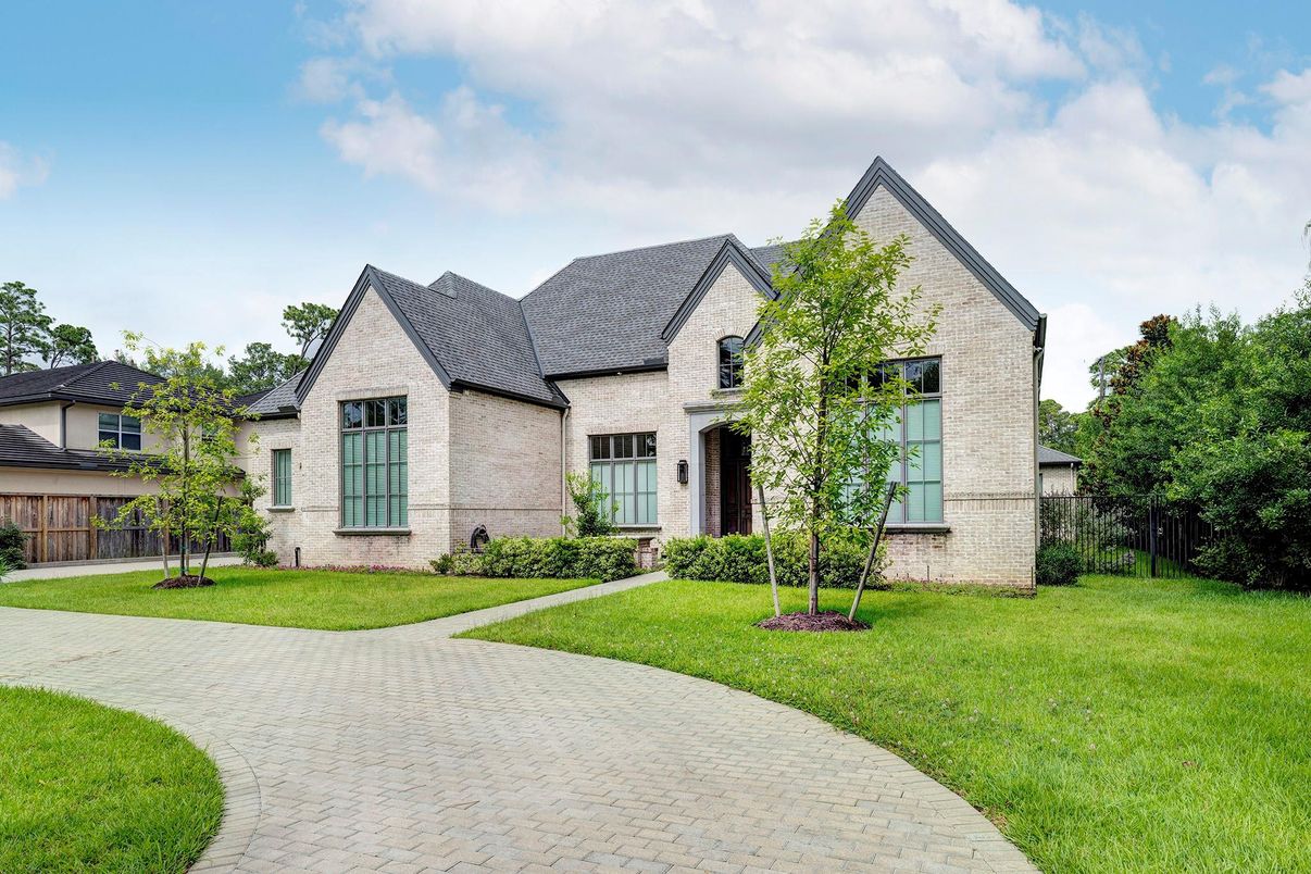 Backyard, Exterior, Facade, Brick Facade, French Provincial