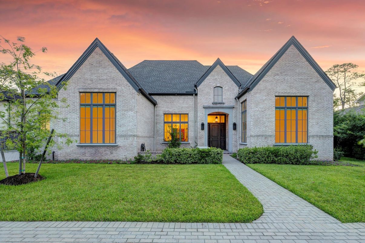 Exterior, Facade, Brick Facade, Brick Traditional