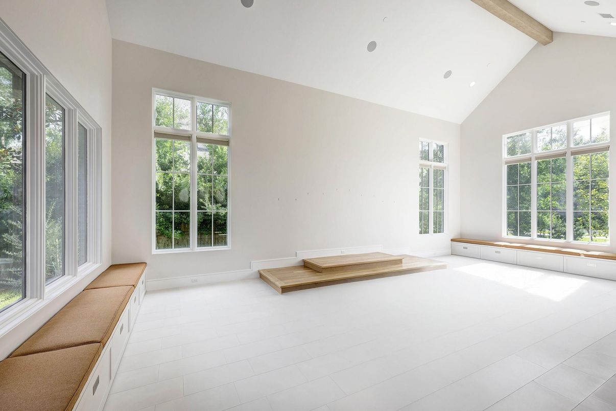 Empty room, Interior, Recessed Lighting, Wooden Beams