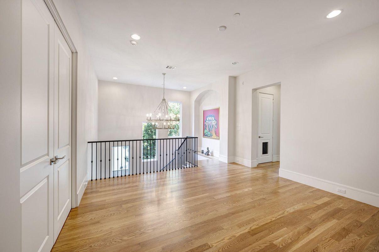 Interior, Pendant Lights, Recessed Lighting, Wood Texture Flooring