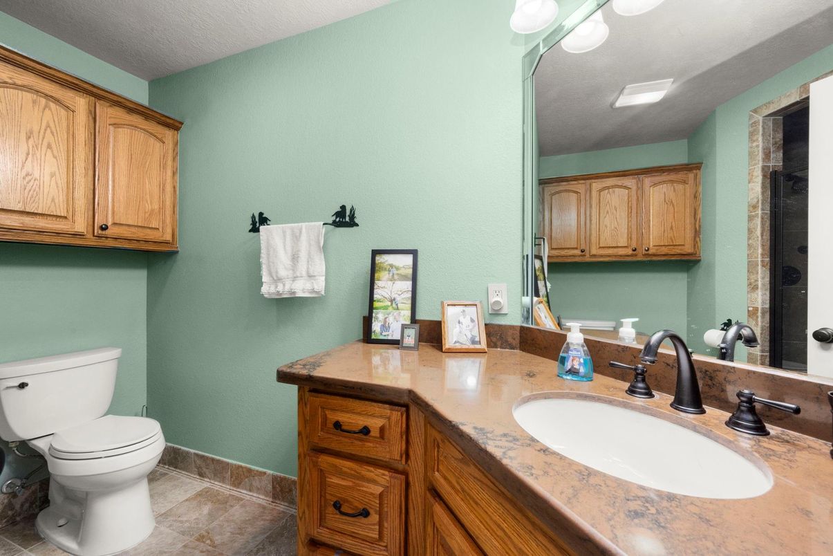 Bathroom, Dual Sink Vanities, Interior
