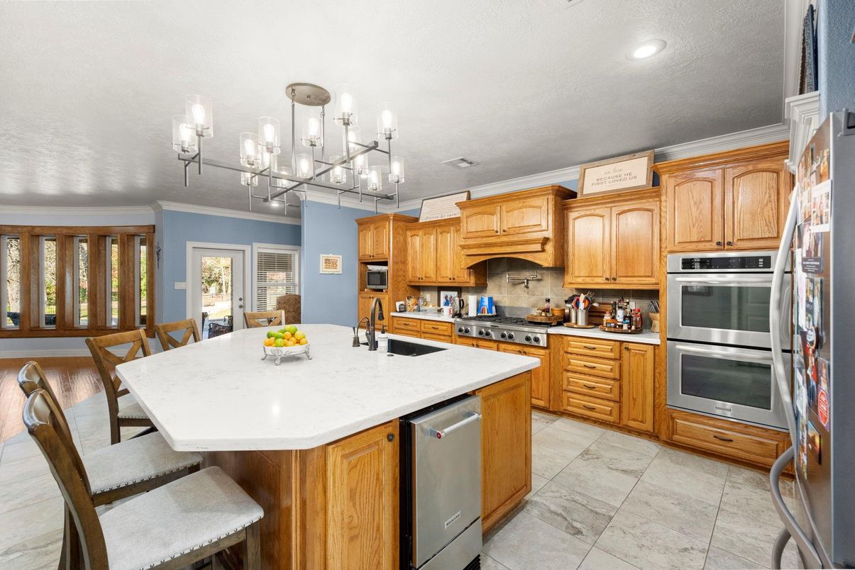 Dining room, Interior, Kitchen, Recessed Lighting, Stainless Steel Appliances