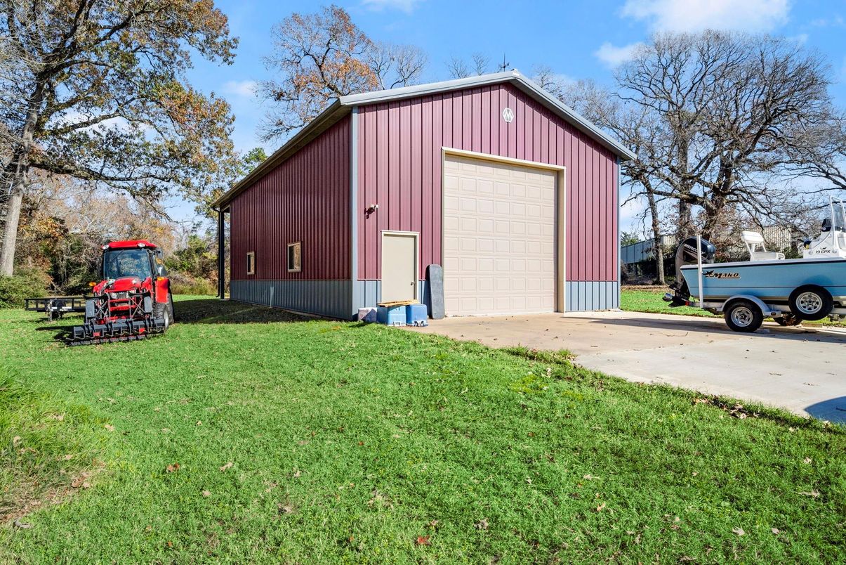 Backyard, Detached Garage, Exterior