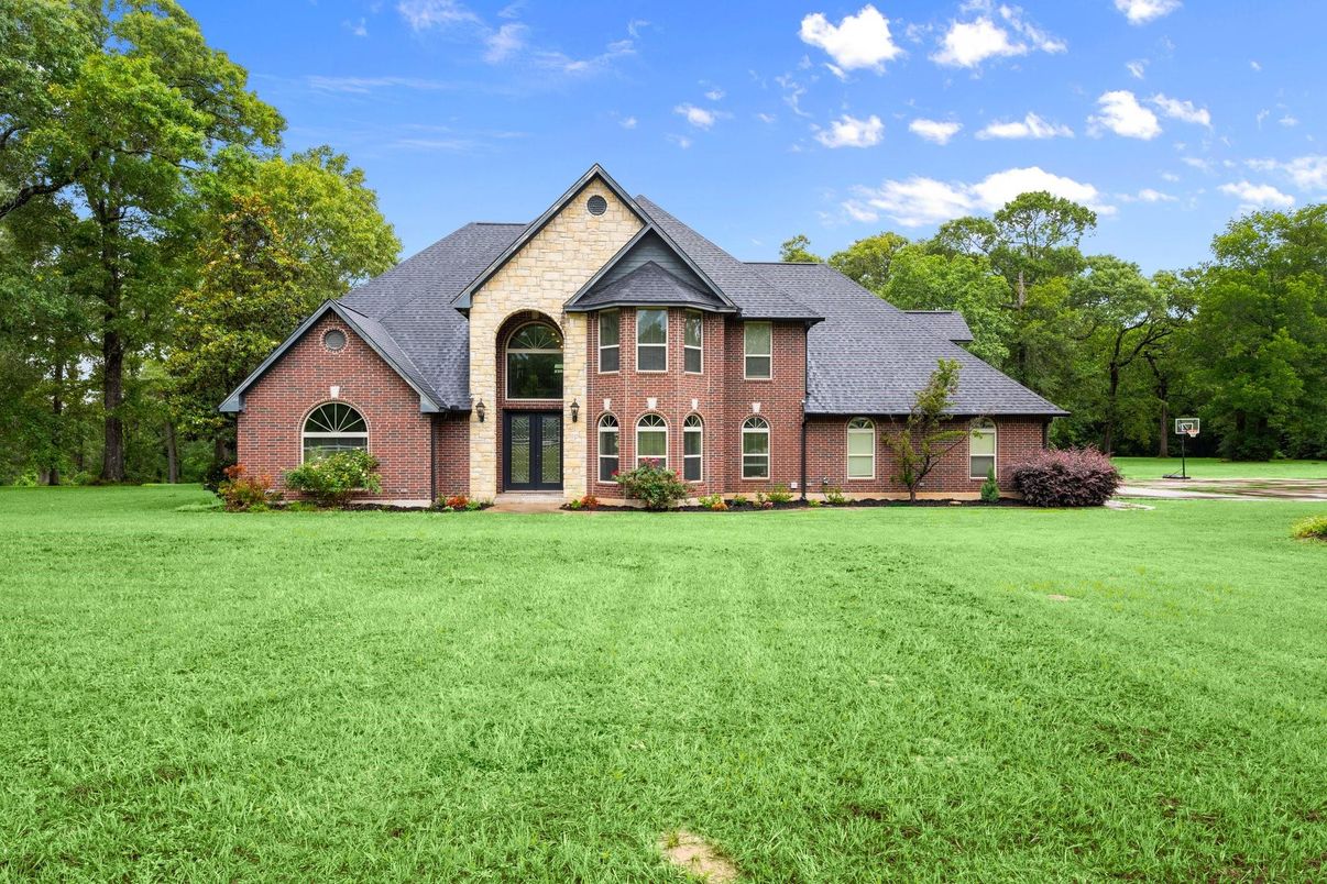 Backyard, Exterior, Facade, Brick Facade, French Provincial