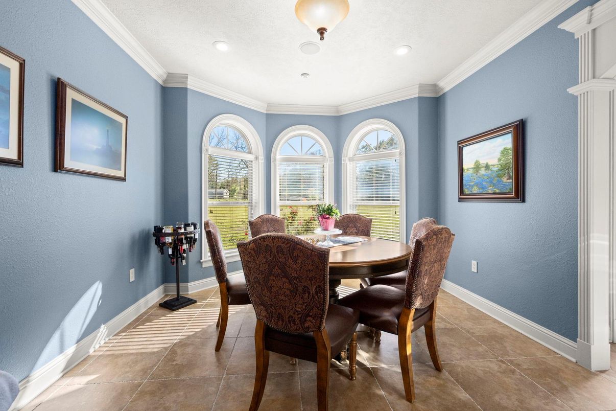Dining room, Interior, Recessed Lighting