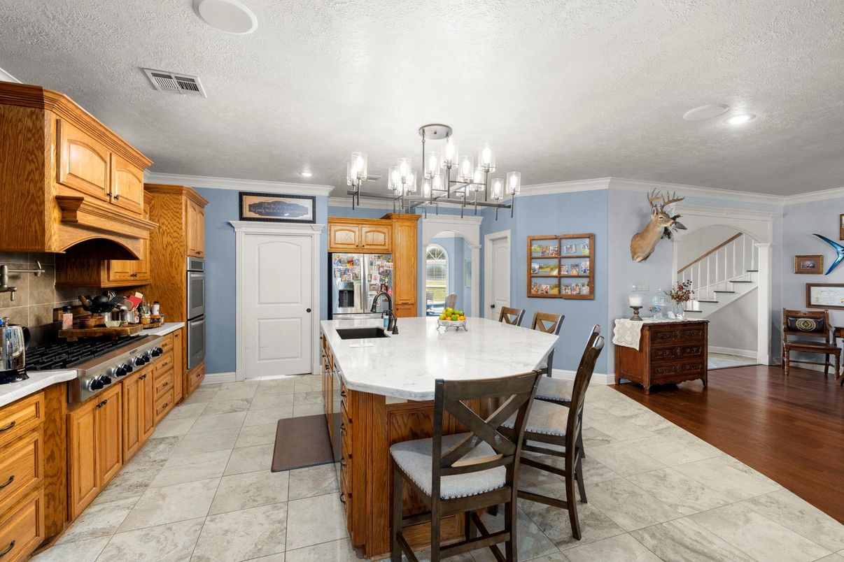 Chandelier, Dining room, Interior, Kitchen, Recessed Lighting, Wood Texture Flooring