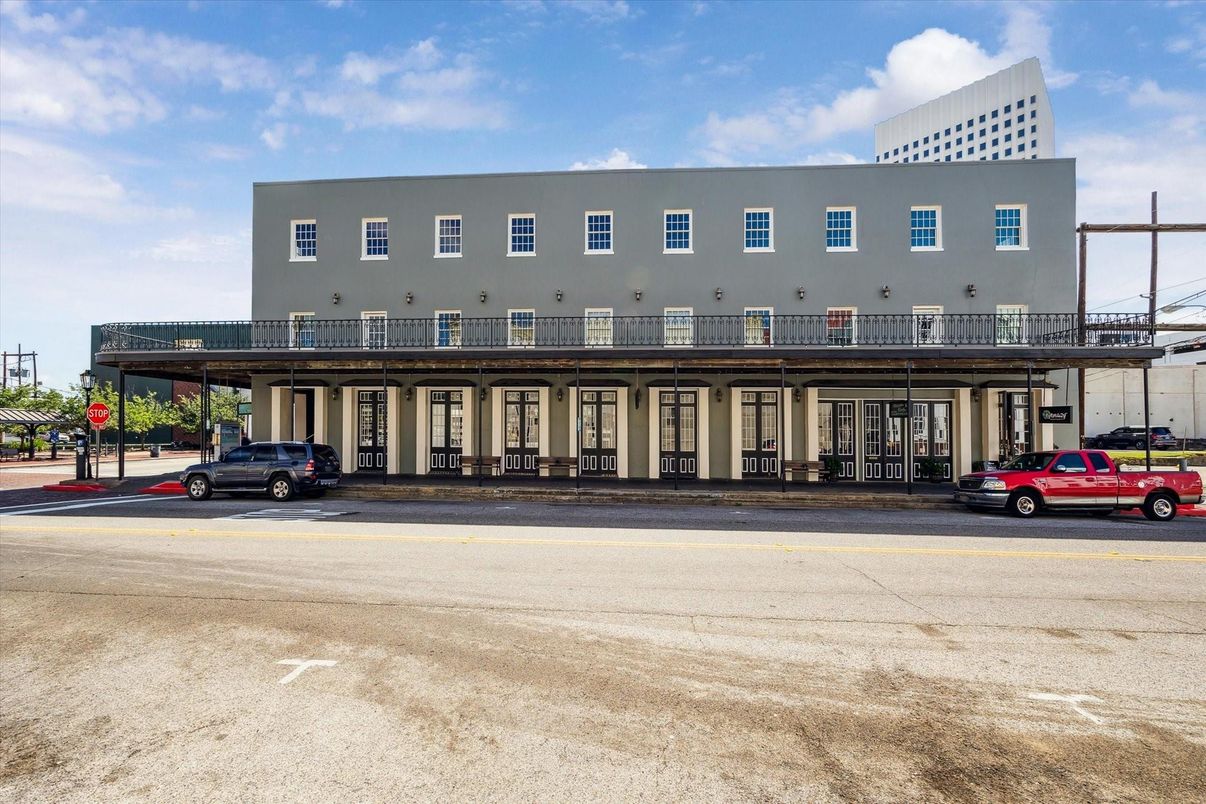 Exterior, Facade, Chicago School