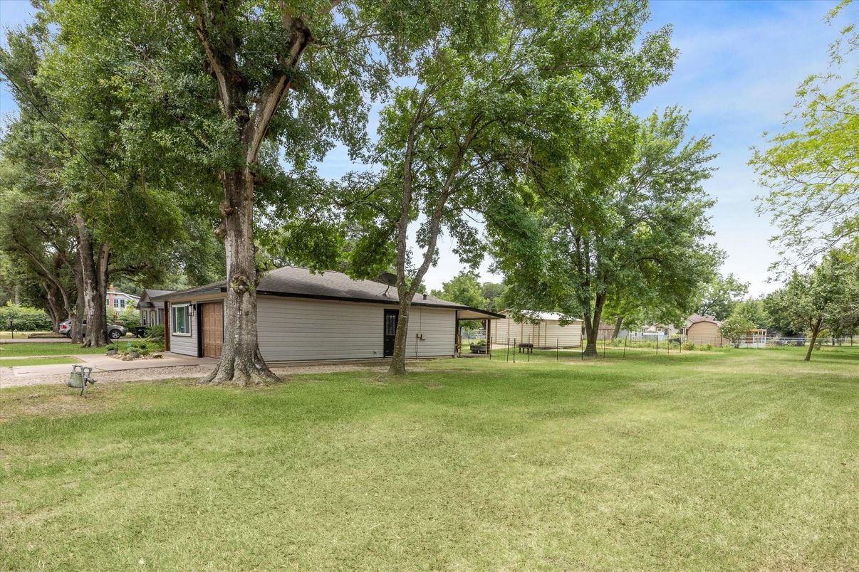 Backyard, Detached Garage, Exterior