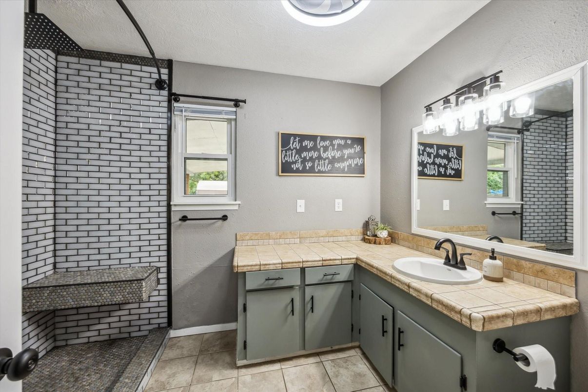 Bathroom, Interior, Tile Countertops