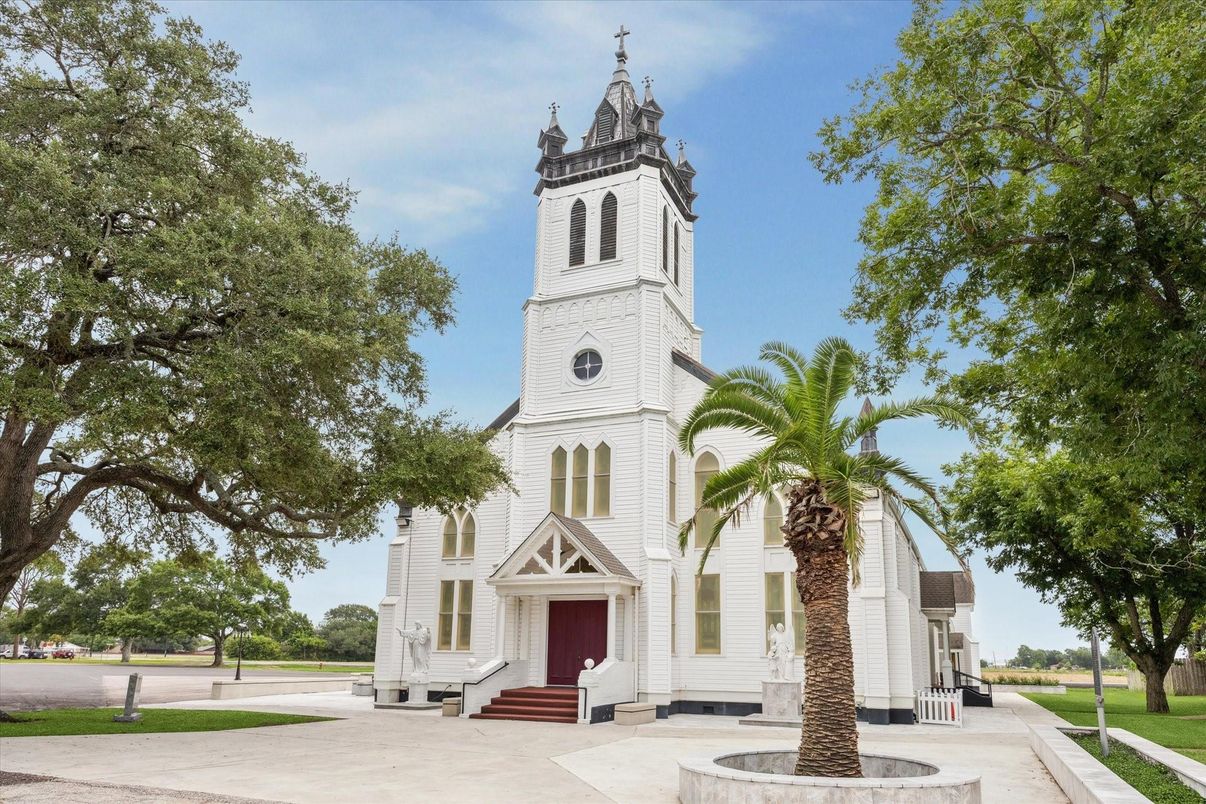 Exterior, Facade, Queen Anne Victorian