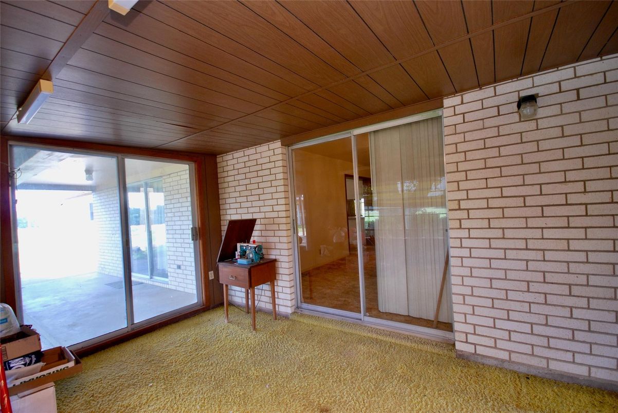 Empty room, Interior, Stone Walls, Wooden Ceilings