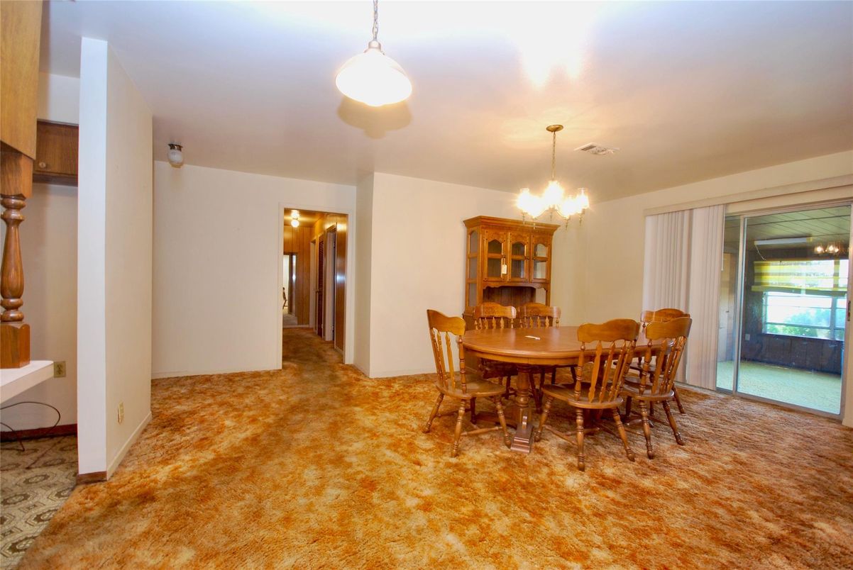 Chandelier, Dining room, Interior, Pendant Lights