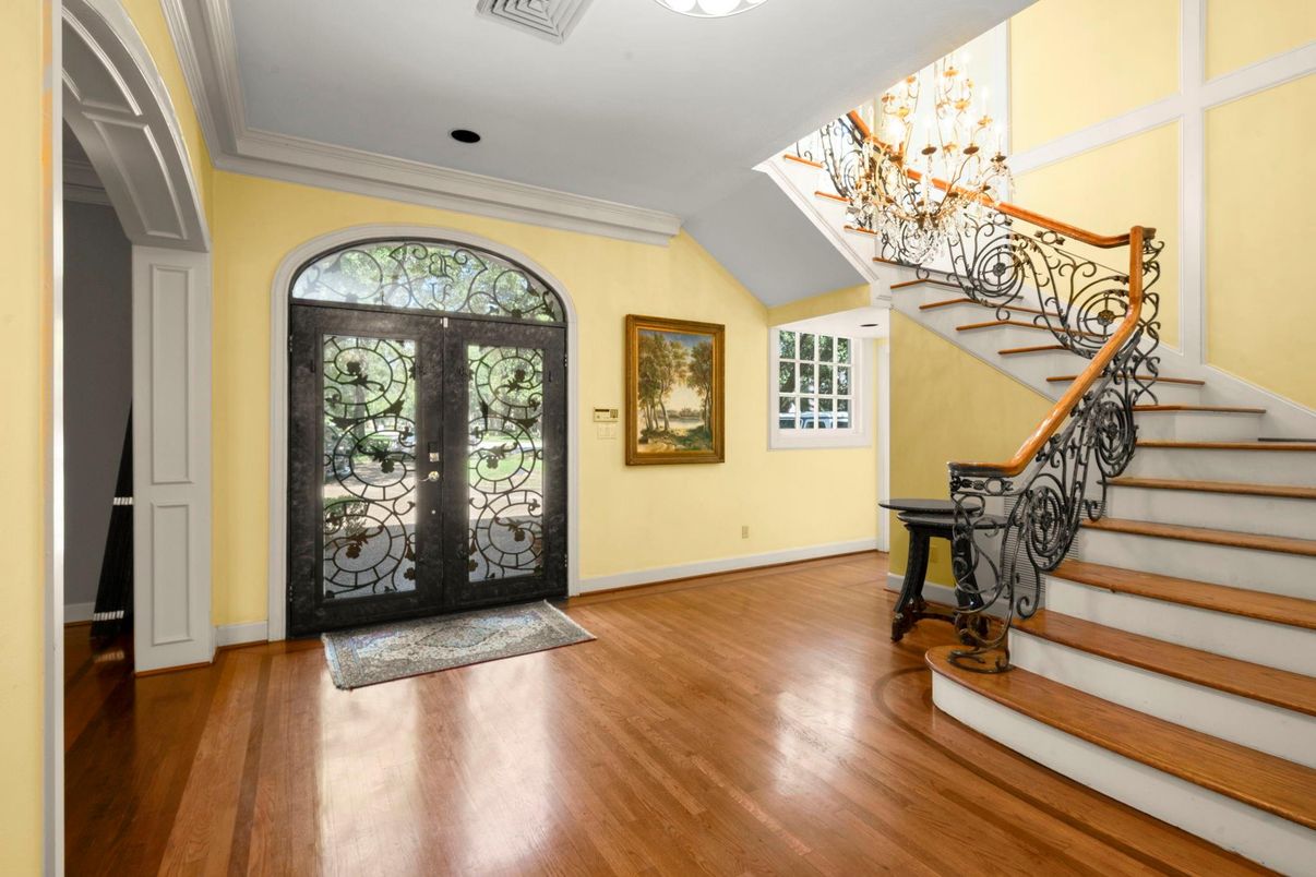 Chandelier, Interior, Wood Texture Flooring
