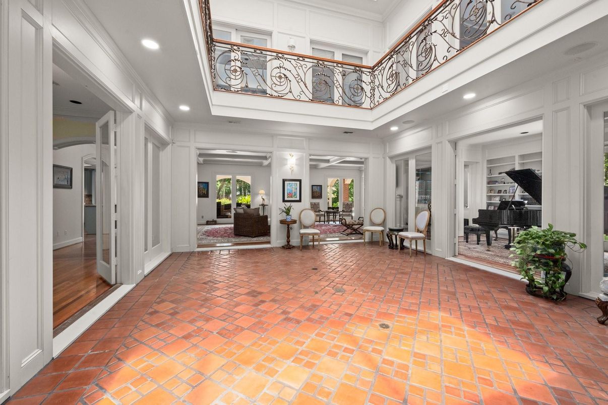 Interior, Piano, Recessed Lighting