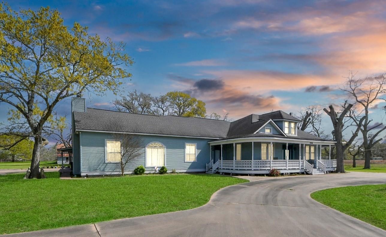 Backyard, Exterior, Facade, Cape Cod