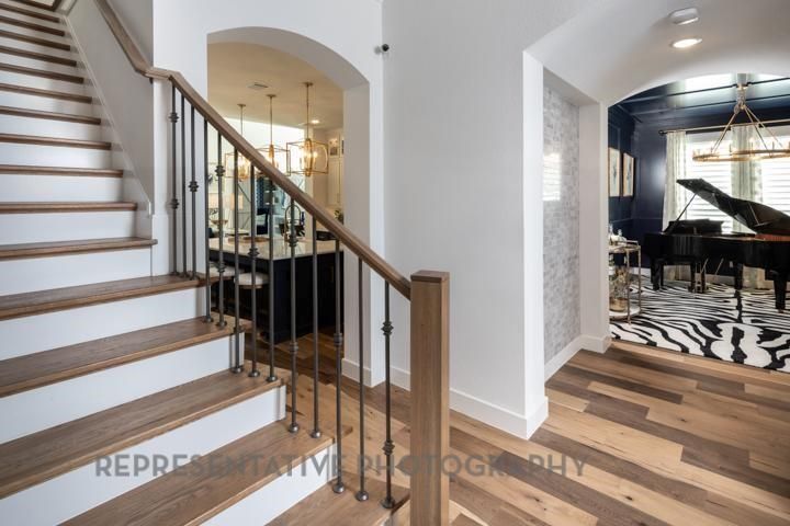 Chandelier, Interior, Pendant Lights, Piano, Recessed Lighting, Wood Texture Flooring