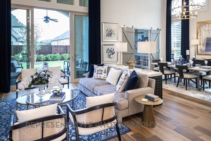 Chandelier, Dining room, Interior, Living room, Pendant Lights, Wood Texture Flooring