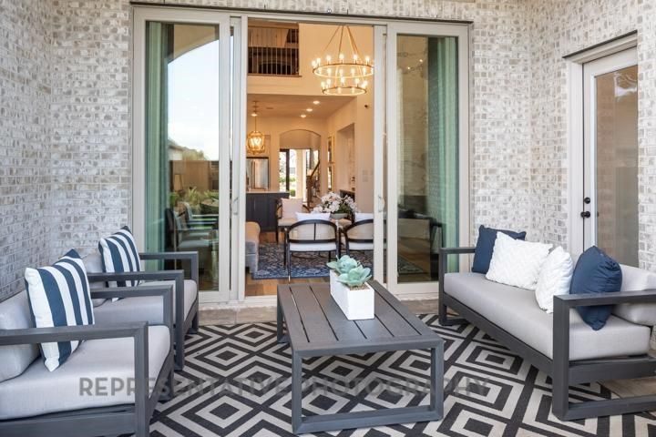 Chandelier, Interior, Living room