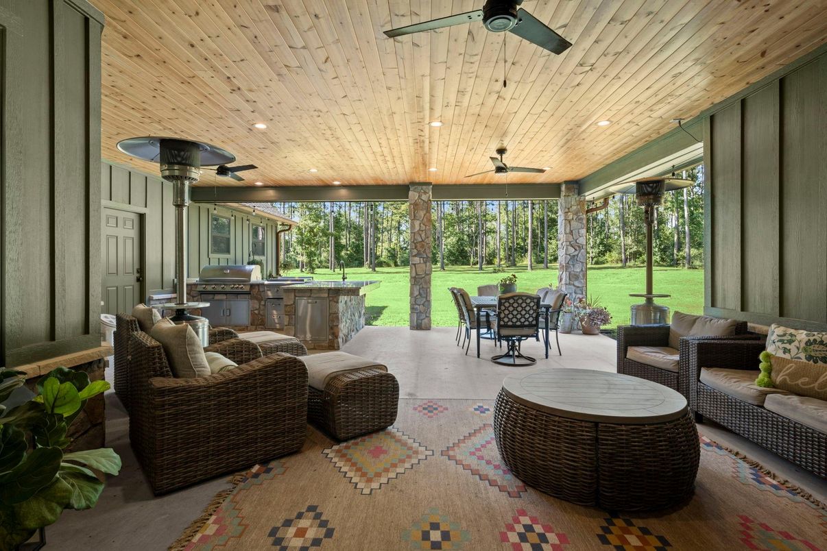 Exterior, Outdoor Kitchen