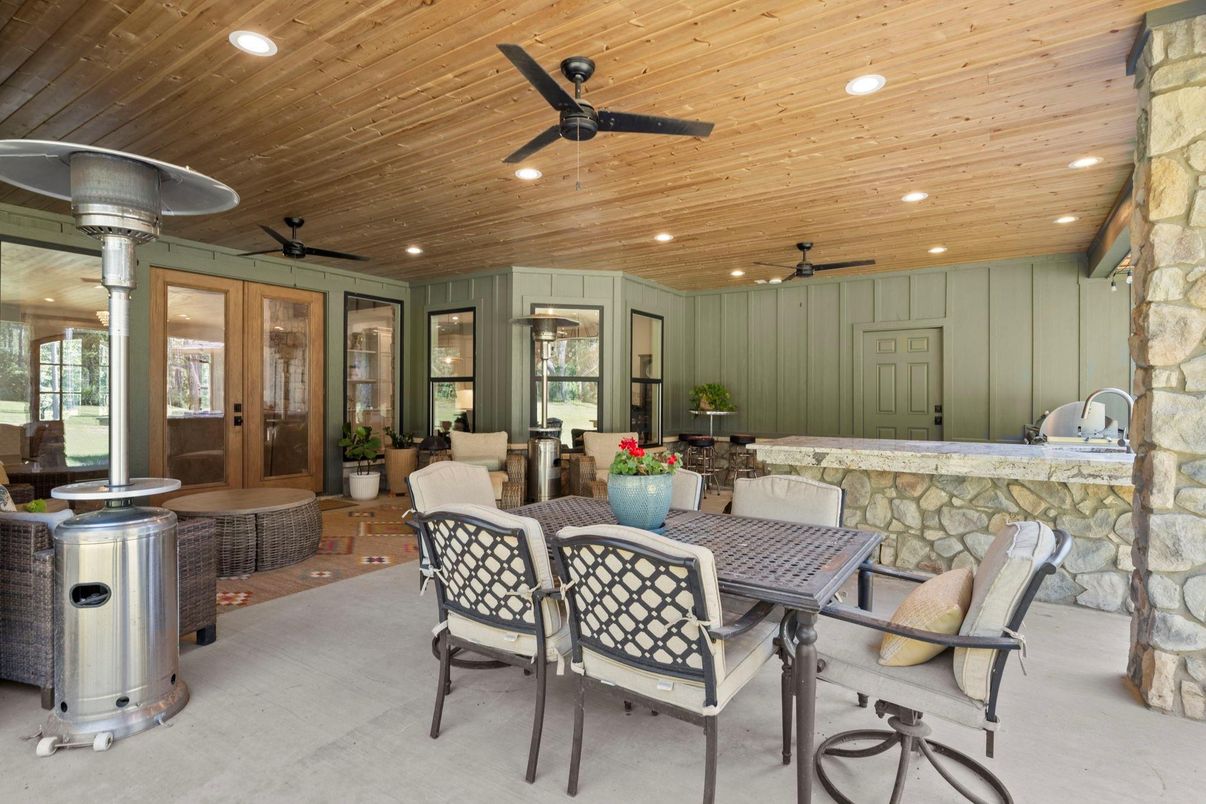 Exterior, Outdoor Kitchen