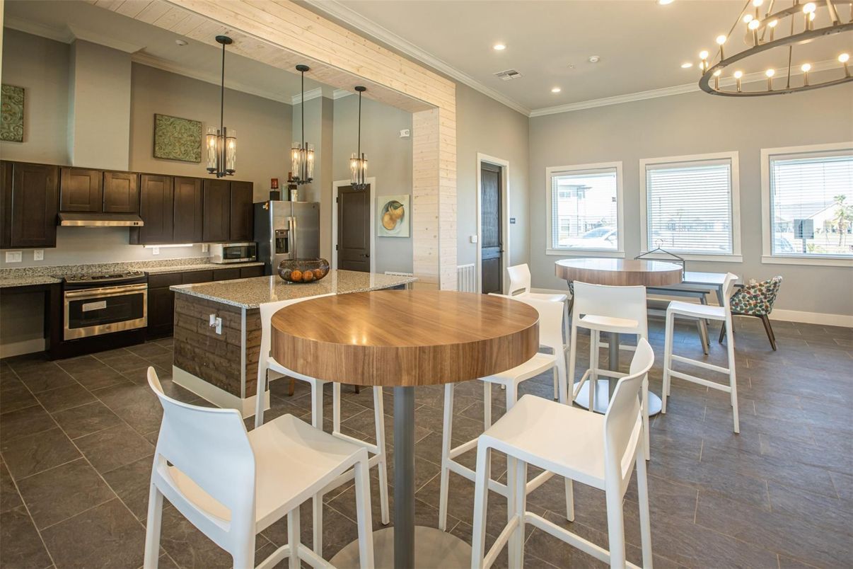Dining room, Interior, Kitchen, Pendant Lights, Recessed Lighting, Stainless Steel Appliances