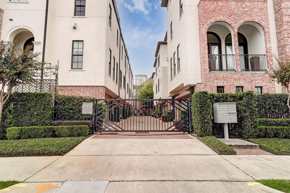 Exterior, Facade, Brick Facade, Spanish Mediterranean