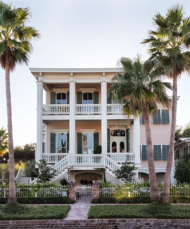 Exterior, Facade, Condo Building