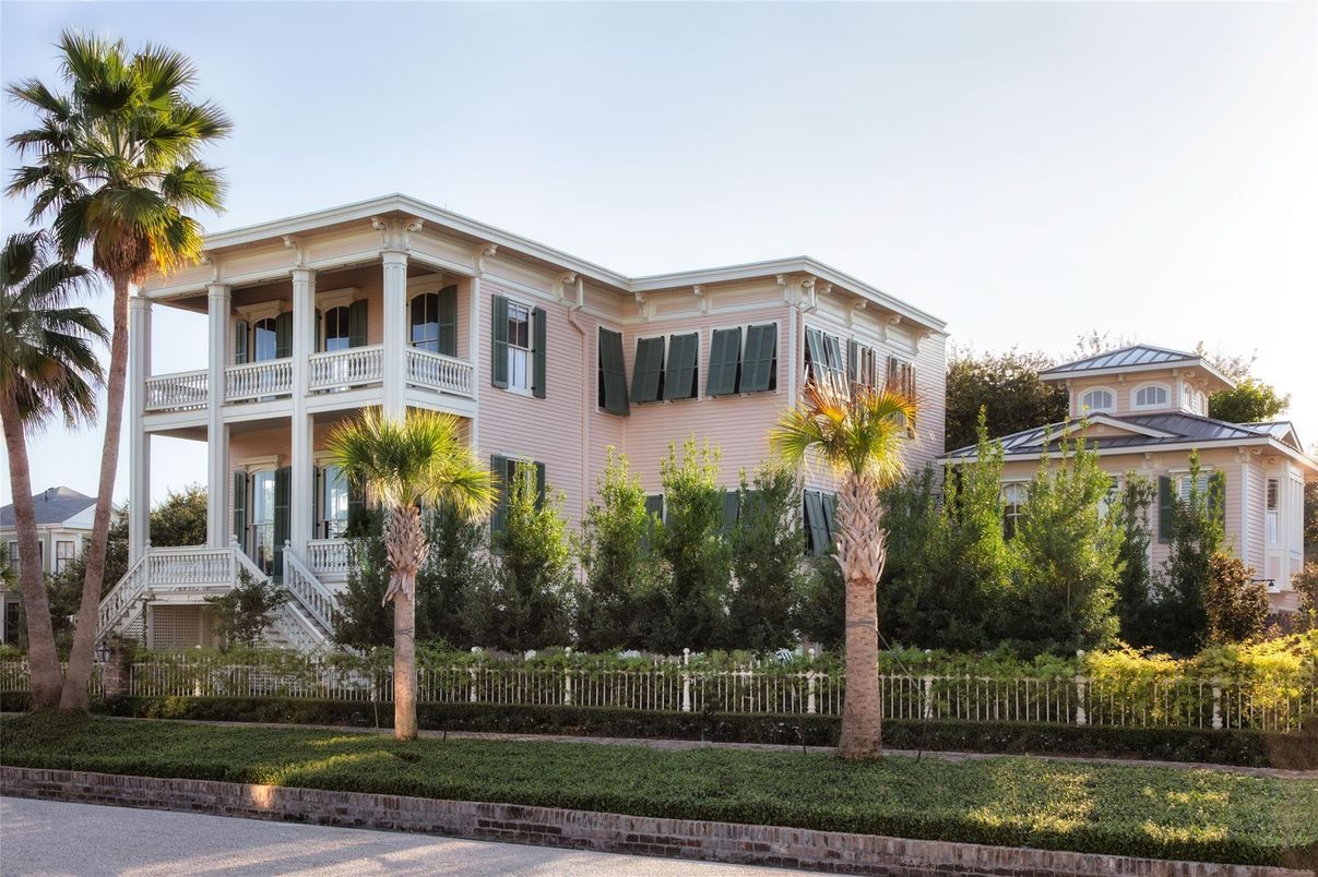 Exterior, Facade, Condo Building