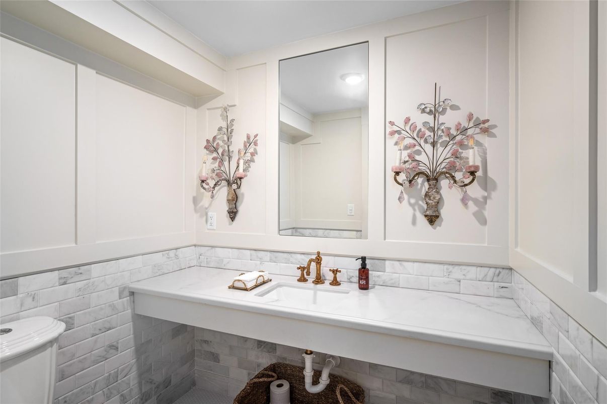 Bathroom, Interior, Recessed Lighting