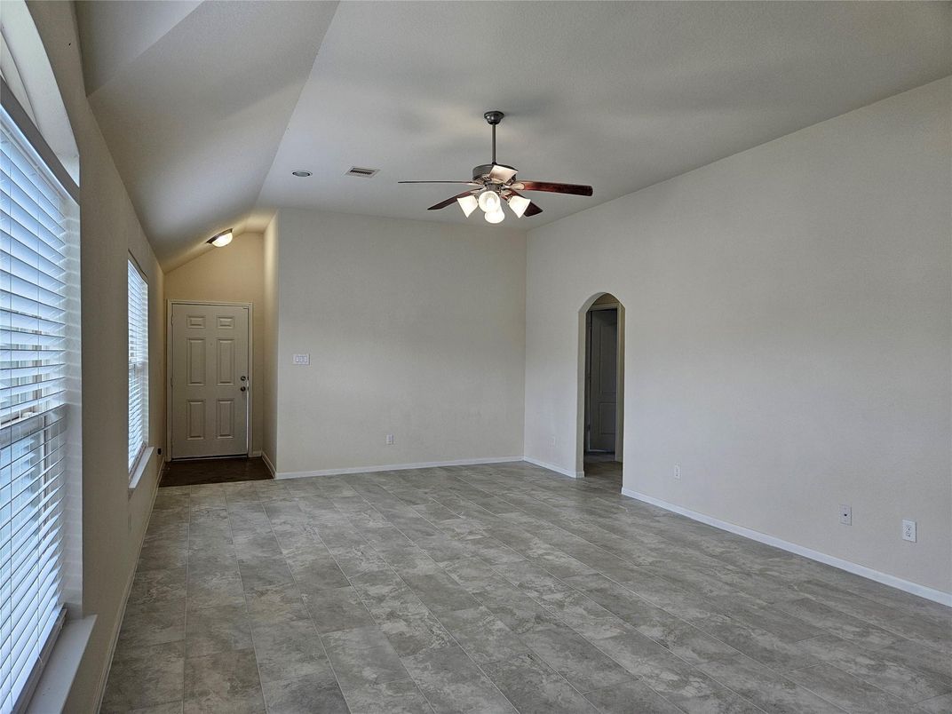 Empty room, Interior