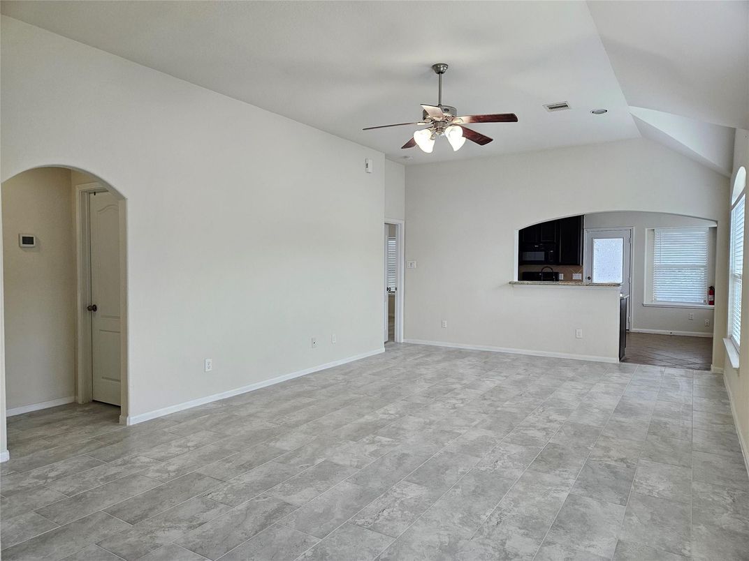 Empty room, Interior