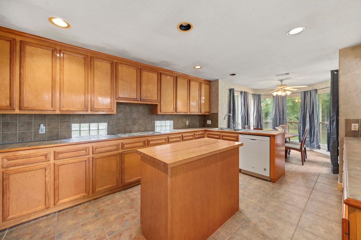 Dining room, Interior, Kitchen, Recessed Lighting