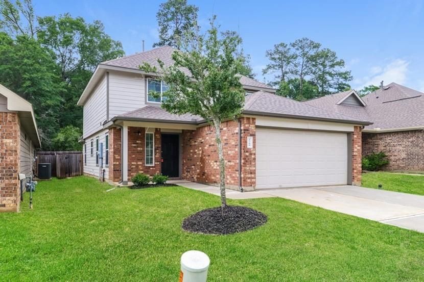 Attached, Backyard, Exterior, Facade, Brick Facade, Ranch