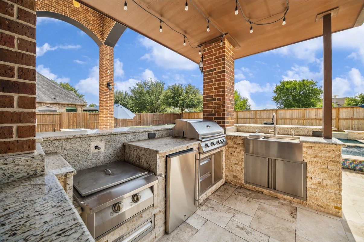 Exterior, Outdoor Kitchen