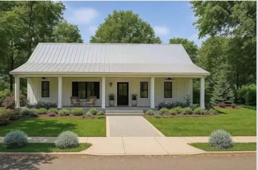 Exterior, Facade, Ranch