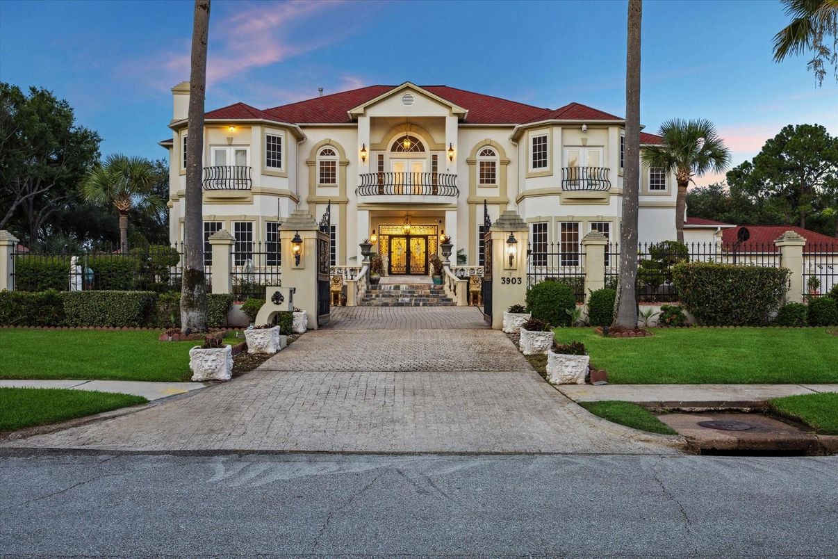 Exterior, Facade, French Provincial