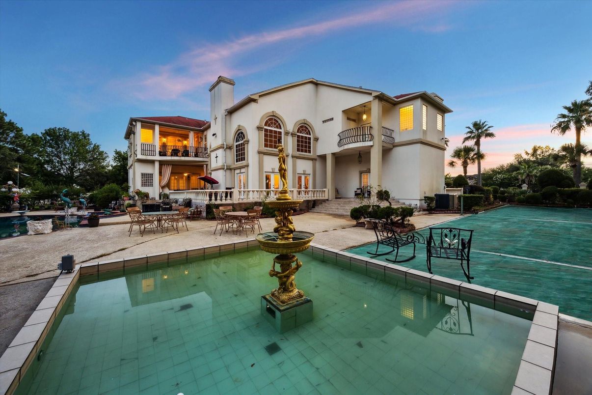 Backyard, Exterior, Pool