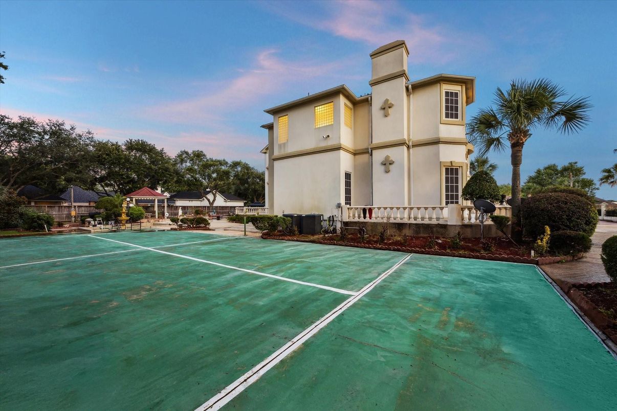 Exterior, Tennis Courts